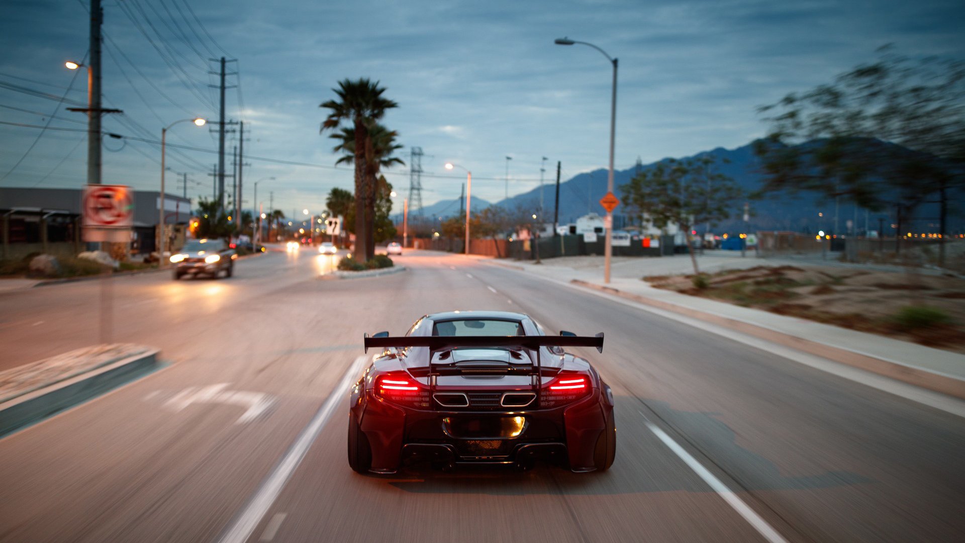 校园足球逐步建设视频教学系统方便教师互通学习，校园足球课程资源